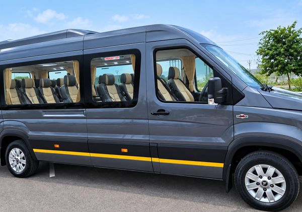 Force Urbania - Agra Cabs