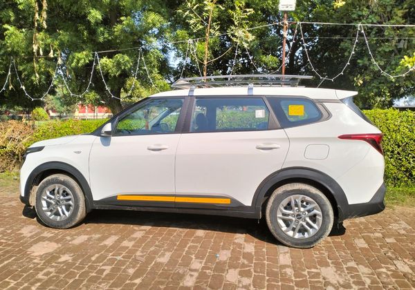 Kia Carens - Agra Cabs