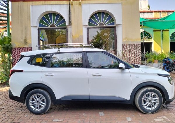 Kia Carens - Agra Cabs